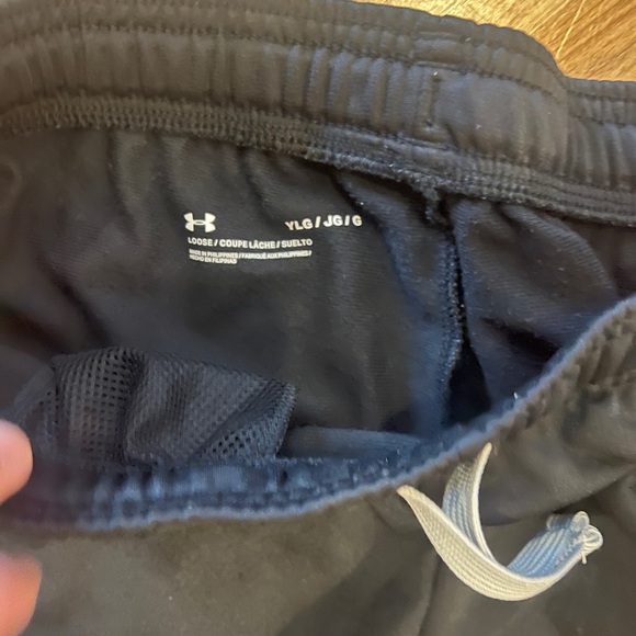 Under Armour Lot of three boys youth large/xl - Picture 5 of 7